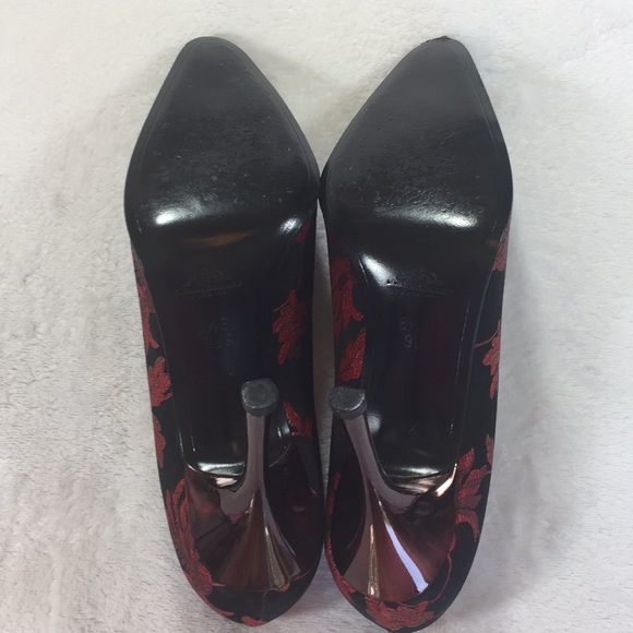 VINTAGE BALLY RED AND BLACK FLORAL PRINT STILETTO HEELS - Picture 6 of 6